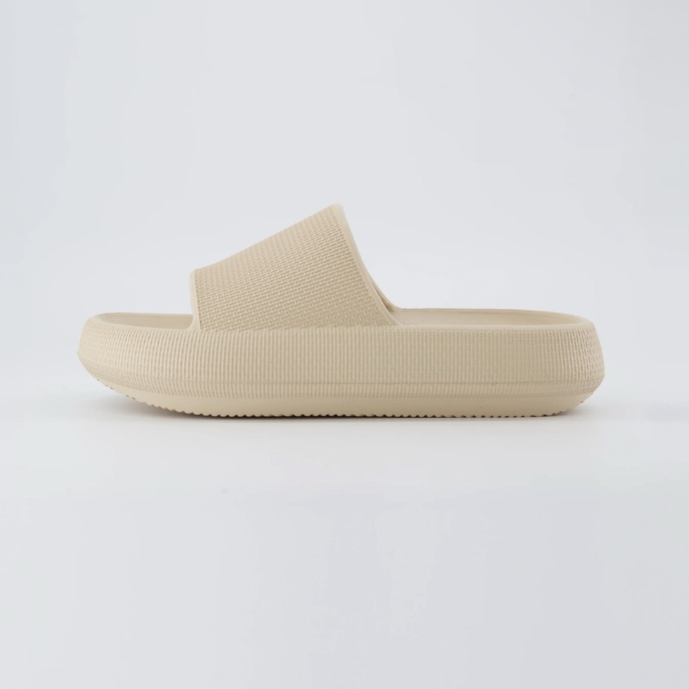 Cushionaire Feather Cloud Slide (khaki) US size 9